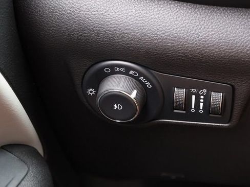 Used 2025 Jeep Compass Limited AWD/4WD image 20