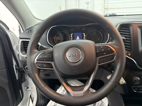 Used 2020 Jeep Cherokee Latitude FWD image 16