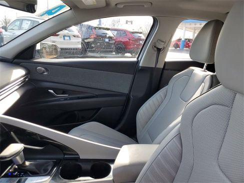 Used 2024 Hyundai Elantra Limited image 17