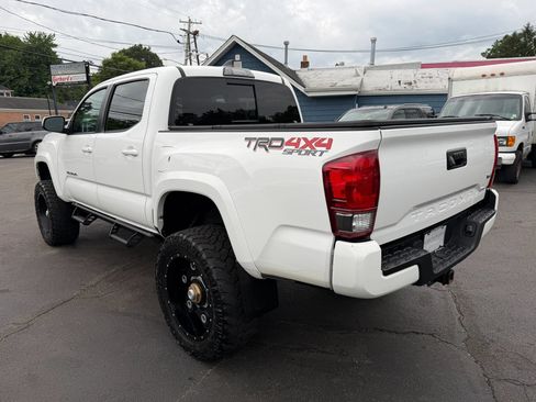 Used 2017 Toyota Tacoma SR AWD/4WD image 4