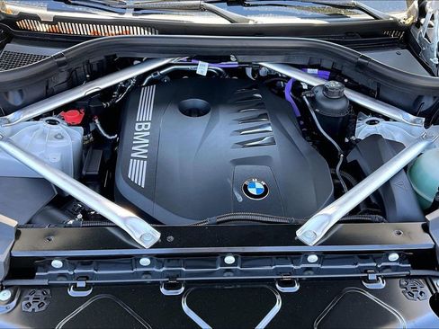 New 2026 BMW X5 xDrive40i w/ M Sport Package AWD/4WD image 9