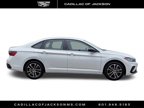 Used 2025 Volkswagen Jetta Sport FWD image 4