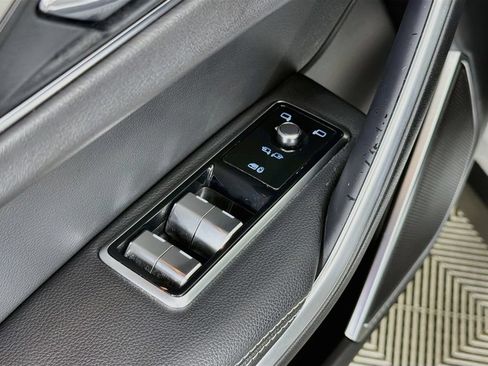 Certified 2025 Jaguar F-PACE R-Dynamic S AWD/4WD image 18
