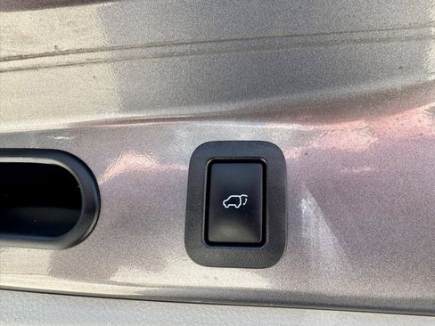 Used 2016 Toyota Highlander Limited image 14