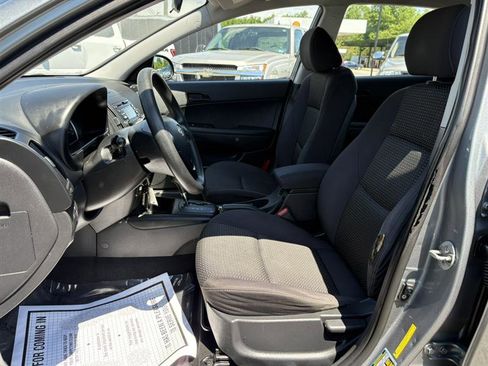 Used 2010 Hyundai Elantra GLS FWD image 7