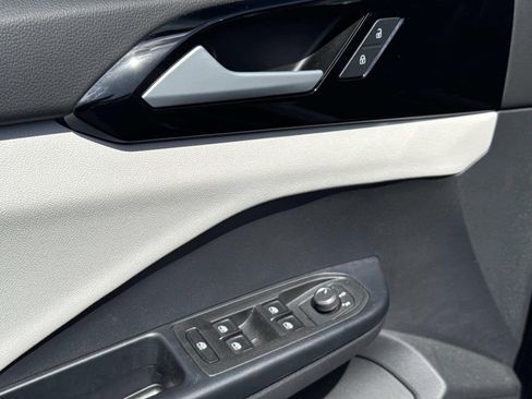 Used 2025 Volkswagen Taos S FWD image 19