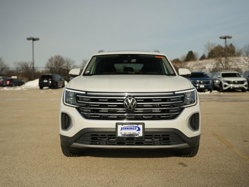 New 2026 Volkswagen Atlas Peak Edition image 3