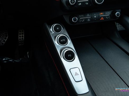 Used 2017 Ferrari GTC4Lusso AWD/4WD image 24