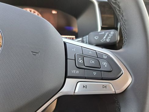 New 2026 Volkswagen Taos SE image 12