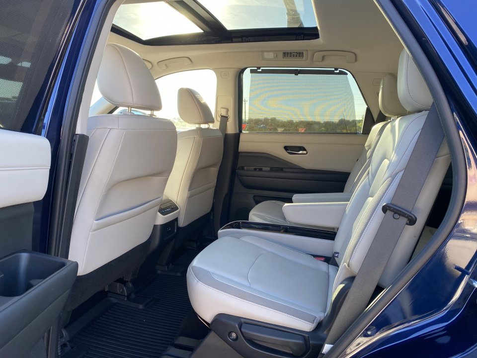 Used 2022 Nissan Pathfinder SL w/ SL Premium Package AWD/4WD image 17