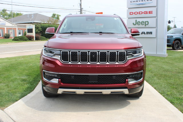 Used 2022 Jeep Wagoneer Series III w/ Premium Group I AWD/4WD image 6