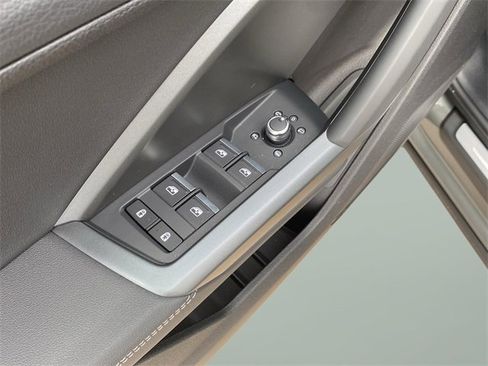 Used 2025 Audi Q3 2.0T Premium w/ Convenience Package image 14