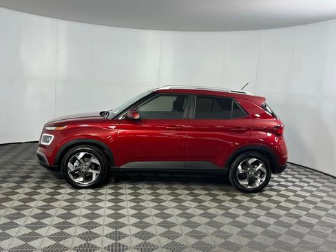 Used 2025 Hyundai Venue Limited image 9