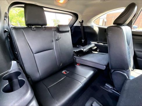 Used 2022 Toyota Highlander XLE FWD image 27