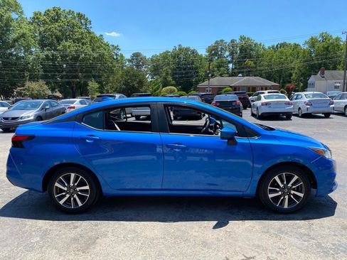 Used 2021 Nissan Versa SV FWD image 4