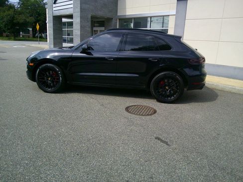 Used 2018 Porsche Macan Turbo image 12