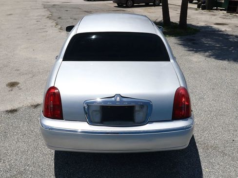 Used 2001 Lincoln Town Car Signature RWD image 6