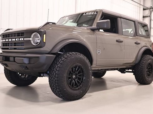 New 2026 Ford Bronco 4-Door AWD/4WD image 5