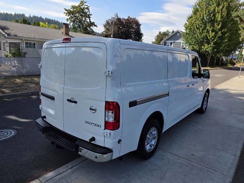 Used 2018 Nissan NV 2500 SL w/ Navigation Package RWD image 4