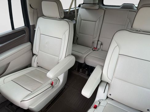 Used 2022 GMC Yukon XL Denali w/ Denali Premium Package image 13