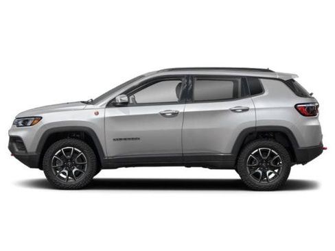 Used 2025 Jeep Compass Trailhawk AWD/4WD image 3