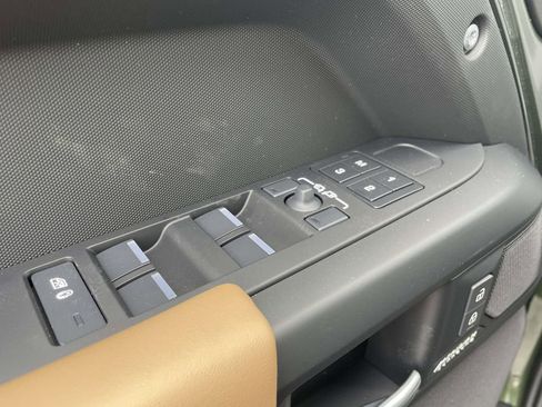 New 2026 Land Rover Defender 130 X-Dynamic SE AWD/4WD image 33