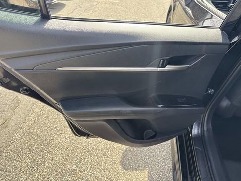 Used 2025 Toyota Camry SE w/ Convenience Package image 18