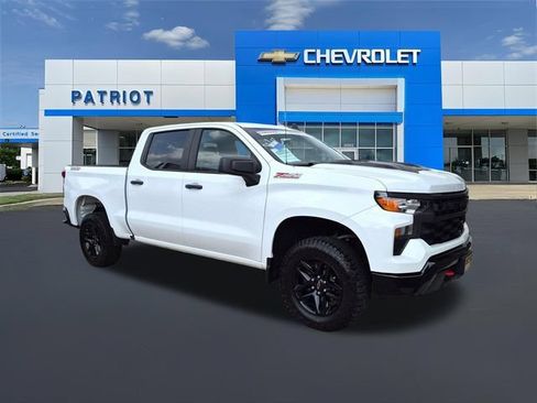 Used 2025 Chevrolet Silverado 1500 Custom Trail Boss AWD/4WD image 4