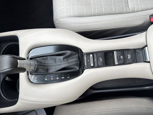 Used 2025 Honda HR-V LX image 27