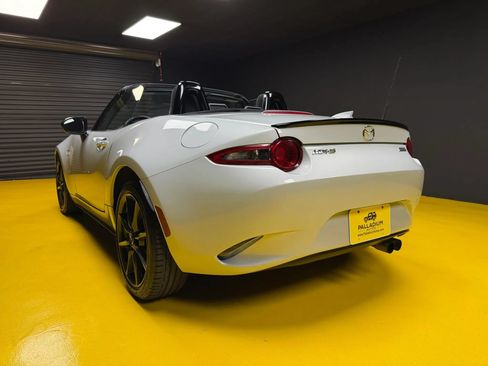 Used 2016 MAZDA MX-5 Miata Club RWD image 4
