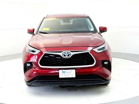 Used 2024 Toyota Highlander XLE AWD/4WD image 8