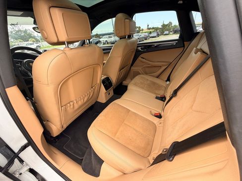 Used 2018 Porsche Macan AWD/4WD image 10