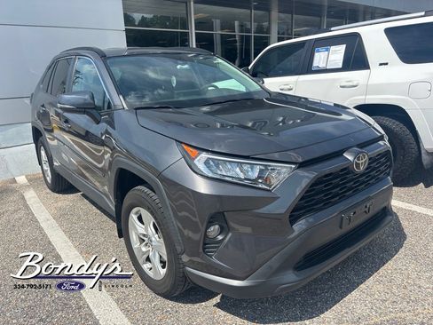 Used 2021 Toyota RAV4 XLE AWD/4WD image 3