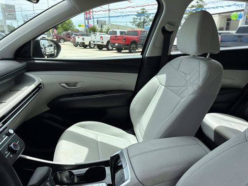 Used 2025 Hyundai Tucson SE FWD image 15