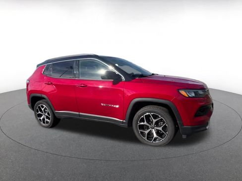 Used 2025 Jeep Compass Limited AWD/4WD image 2