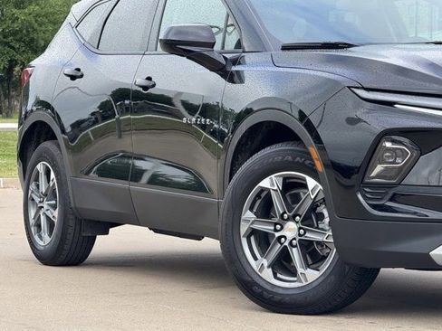 Used 2025 Chevrolet Blazer LT FWD image 3