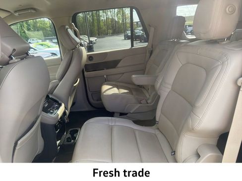 Used 2020 Lincoln Navigator 2WD image 9