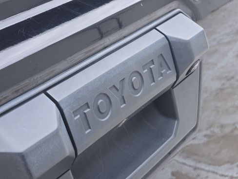 Used 2024 Toyota Tacoma TRD Off-Road image 12