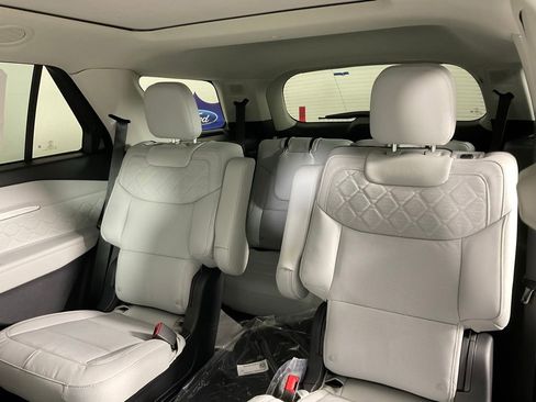 New 2026 Ford Explorer Platinum w/ LUX Leather Package AWD/4WD image 16