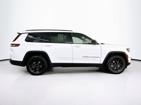 Used 2024 Jeep Grand Cherokee L Altitude image 10