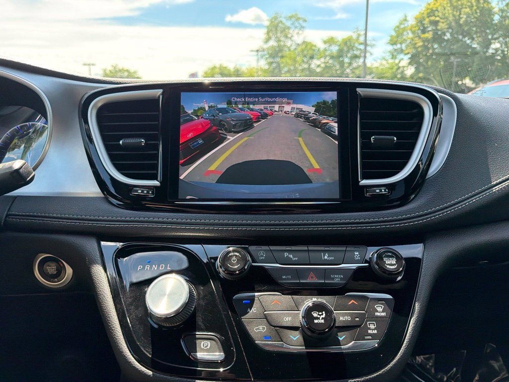 Used 2021 Chrysler Pacifica Touring-L w/ S Appearance Package AWD/4WD image 26