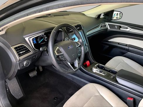 Used 2019 Ford Fusion SE w/ Equipment Group 151A FWD image 17