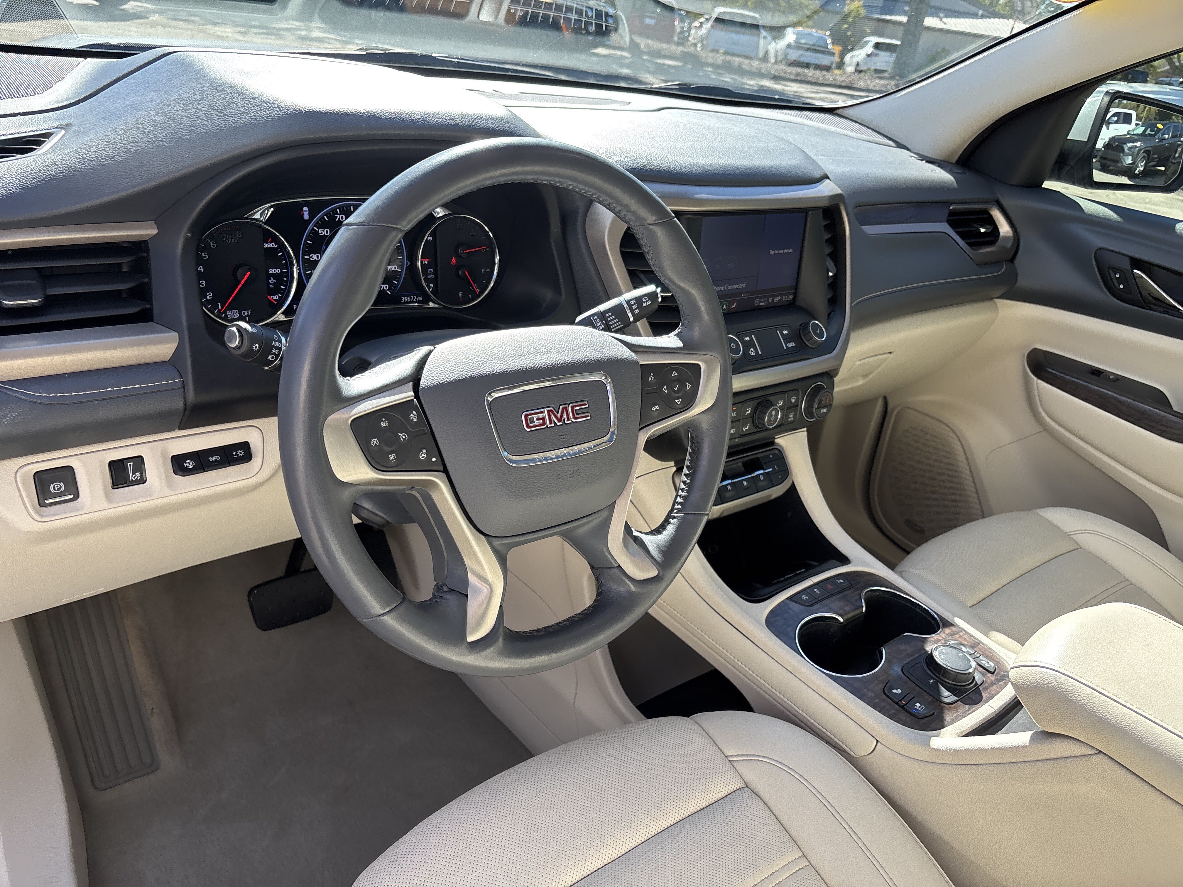 Used 2022 GMC Acadia Denali w/ Denali Ultimate Package FWD image 12