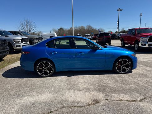 Used 2024 Alfa Romeo Giulia Veloce image 4