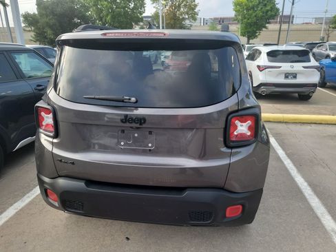 Used 2016 Jeep Renegade Latitude AWD/4WD image 5