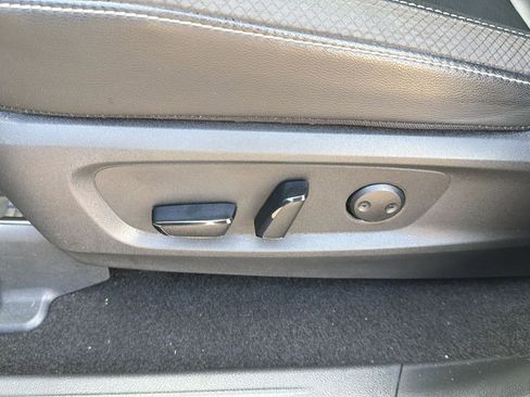 Used 2025 Nissan Pathfinder SL FWD image 19
