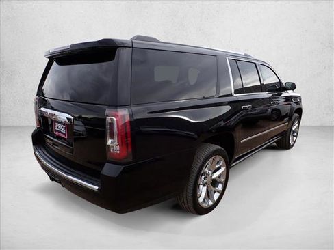 Used 2019 GMC Yukon XL Denali image 4