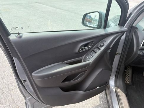 Used 2020 Chevrolet Trax LS w/ Tint and Cruise Package AWD/4WD image 22
