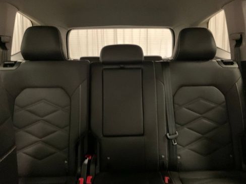 Used 2025 Volkswagen Atlas SE AWD/4WD image 31