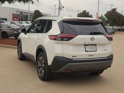 Certified 2023 Nissan Rogue SV w/ SV Premium B Package FWD image 2